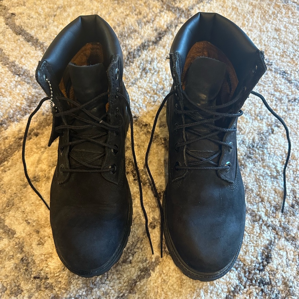 Timberland Black Leather Ankle Boots with Sturdy Sole